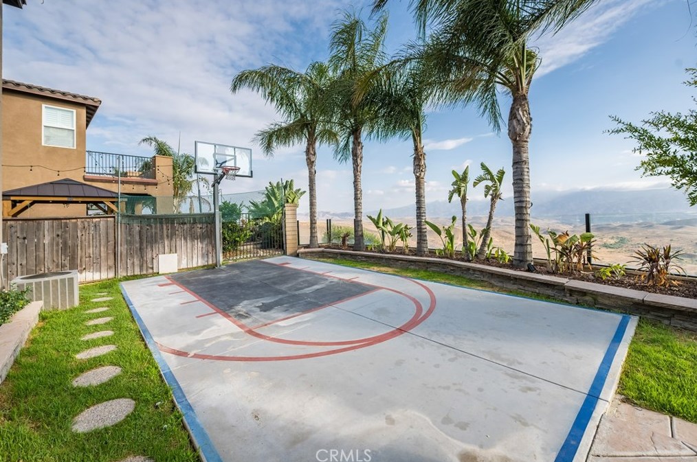 18458 Lakepointe Dr, Riverside CA  92503-0252 exterior