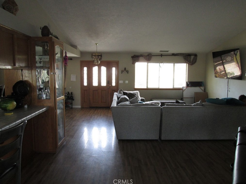 13094 Olathe Rd, Apple Valley CA  92308-4516 exterior