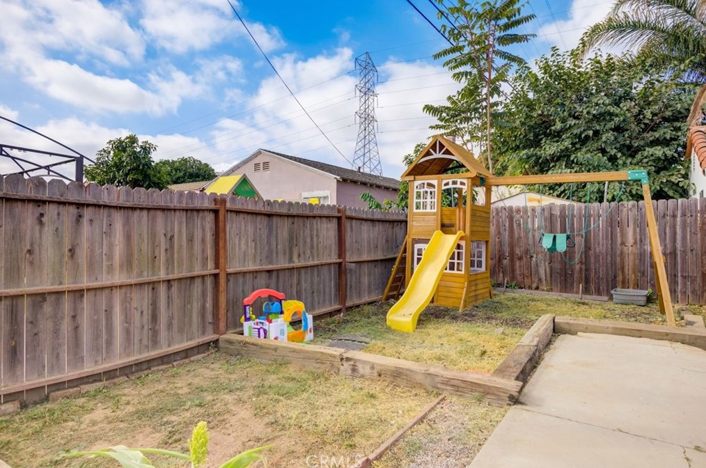 11913 Stanford Ave, Los Angeles CA  90059-2745 exterior