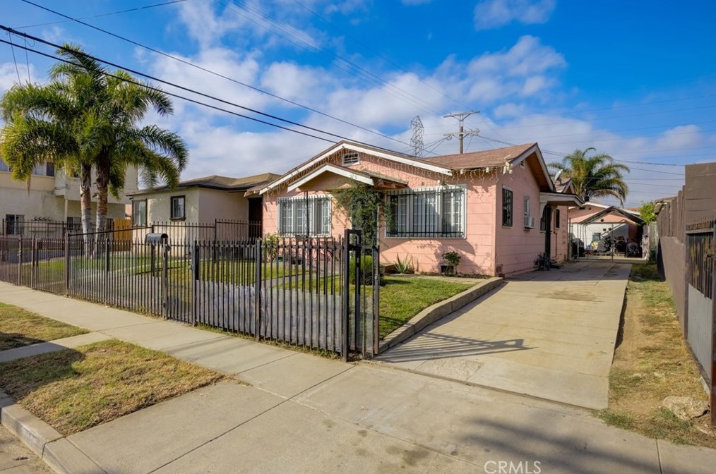 11913 Stanford Ave, Los Angeles CA  90059-2745 exterior