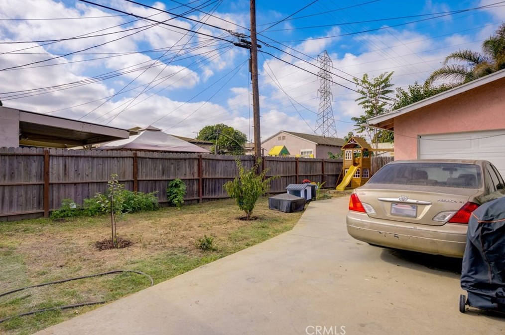 11913 Stanford Ave, Los Angeles CA  90059-2745 exterior