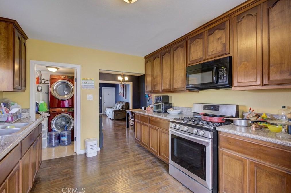 11913 Stanford Ave, Los Angeles CA  90059-2745 exterior