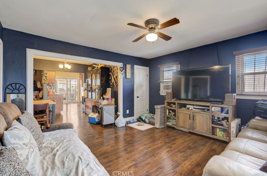 11913 Stanford Ave, Los Angeles CA  90059-2745 exterior