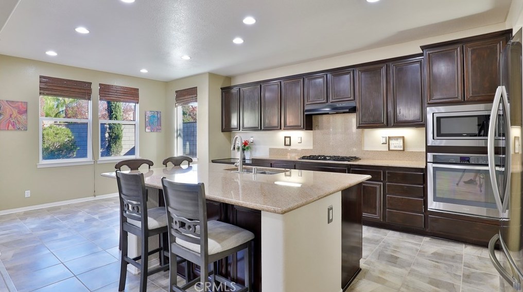 34314 Northhaven Dr, Winchester CA  92596-8497 exterior