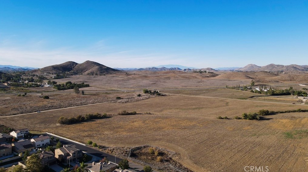 34314 Northhaven Dr, Winchester CA  92596-8497 exterior