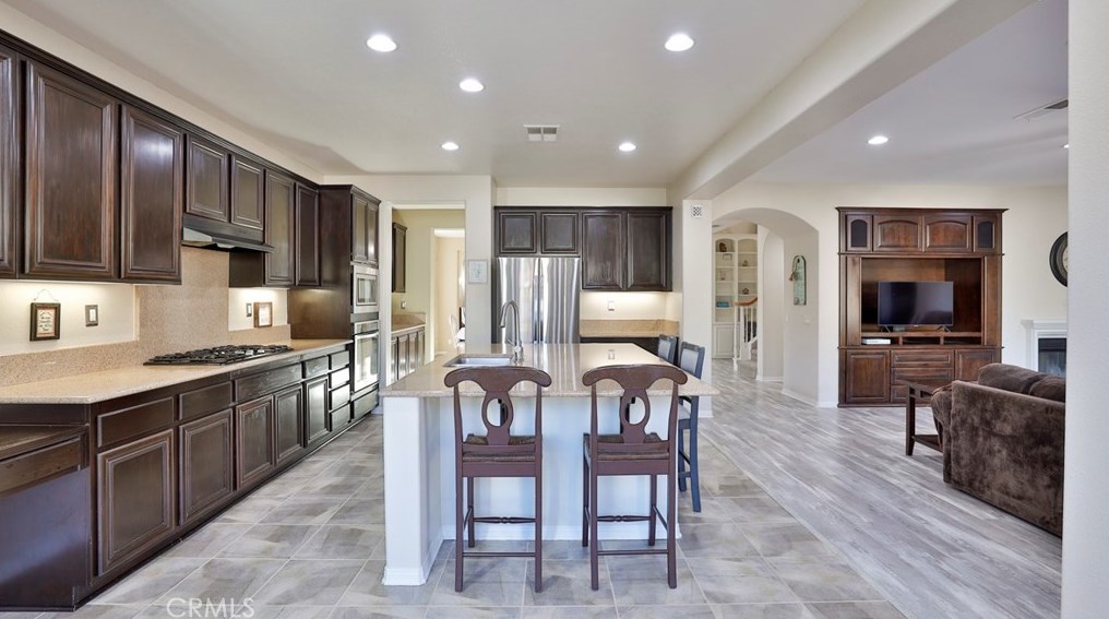 34314 Northhaven Dr, Winchester CA  92596-8497 exterior