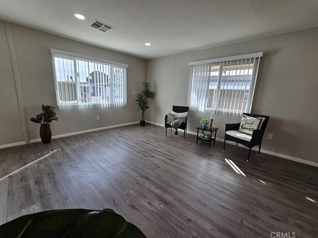 360 Santa Clara Cir, Hemet CA  92543-6957 exterior