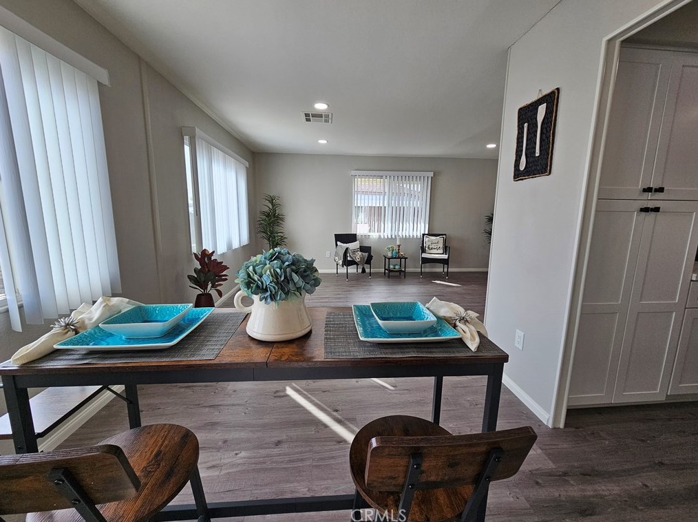 360 Santa Clara Cir, Hemet CA  92543-6957 exterior