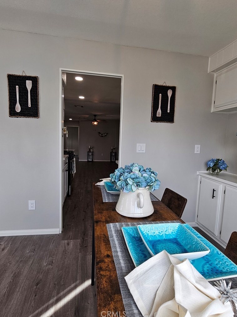 360 Santa Clara Cir, Hemet CA  92543-6957 exterior