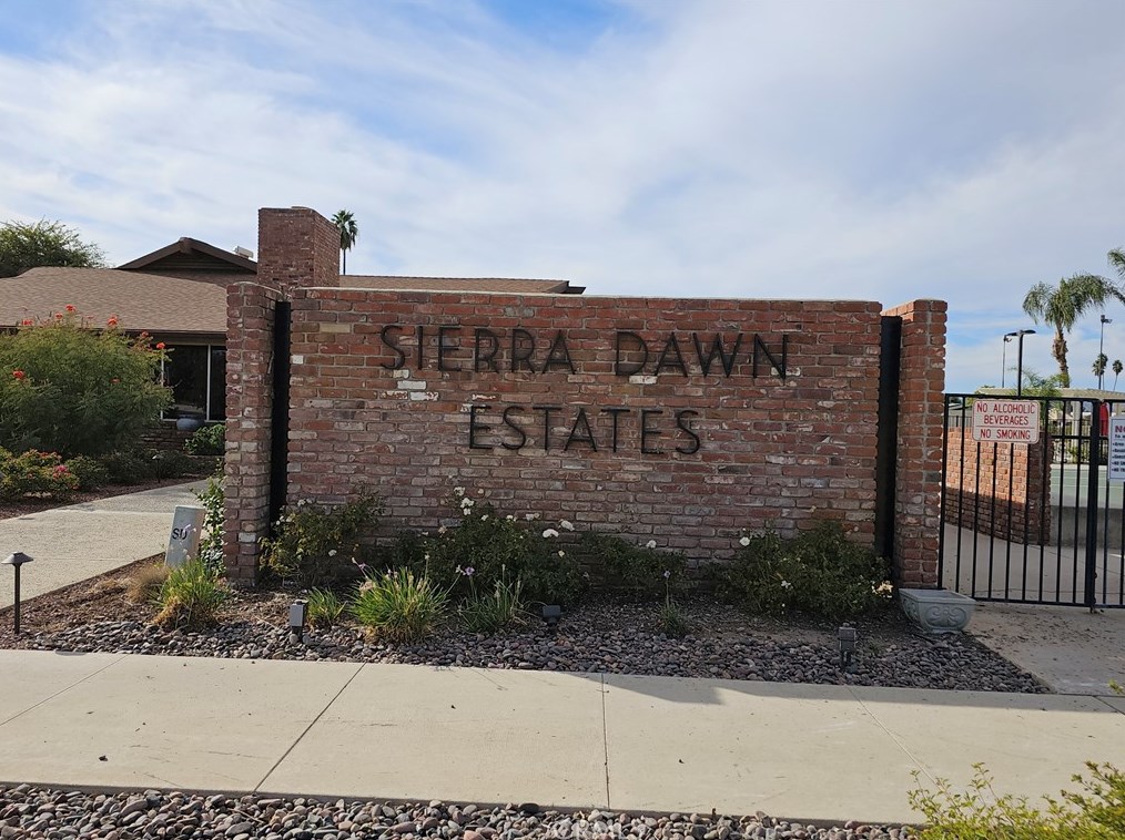 360 Santa Clara Cir, Hemet CA  92543-6957 exterior