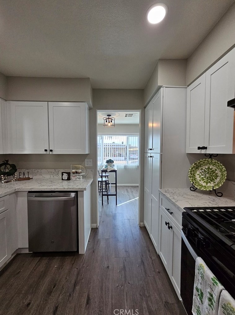 360 Santa Clara Cir, Hemet CA  92543-6957 exterior