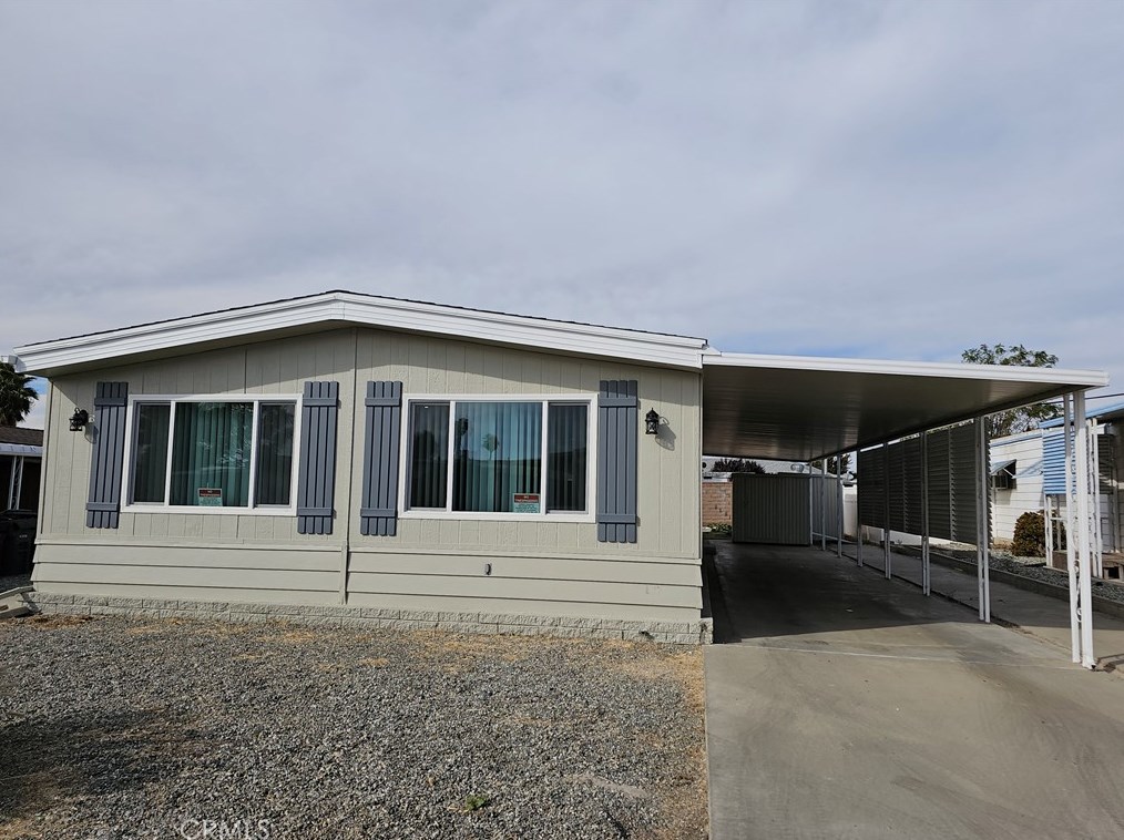 360 Santa Clara Cir, Hemet CA  92543-6957 exterior