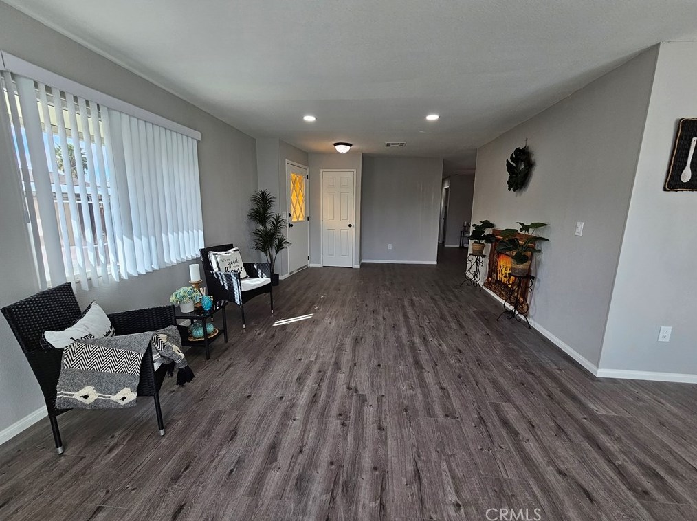 360 Santa Clara Cir, Hemet CA  92543-6957 exterior