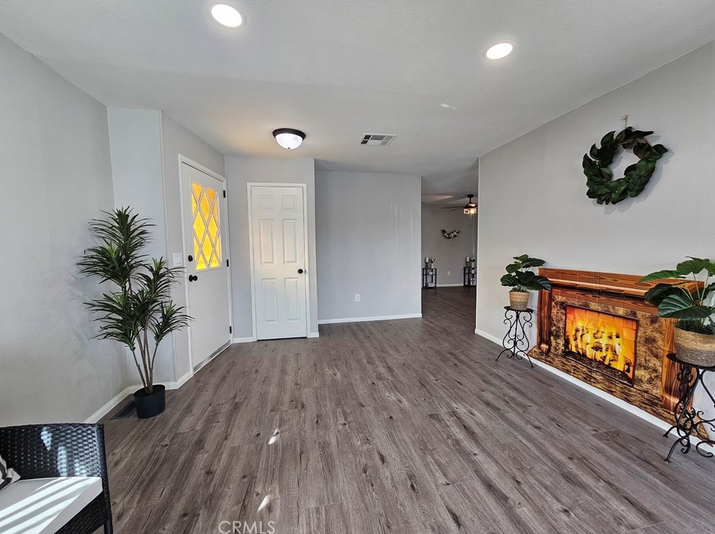360 Santa Clara Cir, Hemet CA  92543-6957 exterior