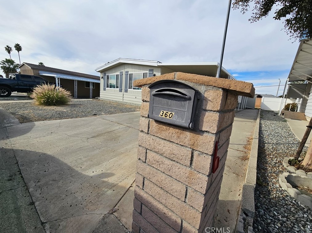 360 Santa Clara Cir, Hemet CA  92543-6957 exterior