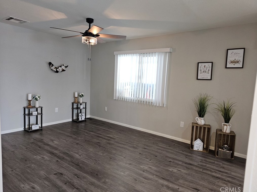 360 Santa Clara Cir, Hemet CA  92543-6957 exterior
