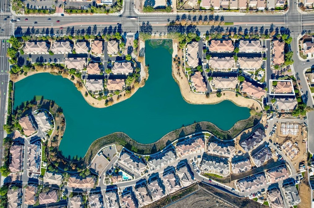 26327 Iris Ave, Moreno Valley CA 92555-2989 exterior