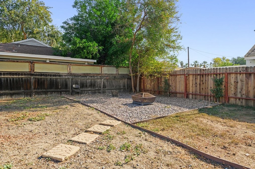 6188 Palm Ave, Riverside CA  92506-2022 exterior