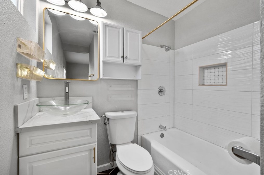 6188 Palm Ave, Riverside CA  92506-2022 exterior