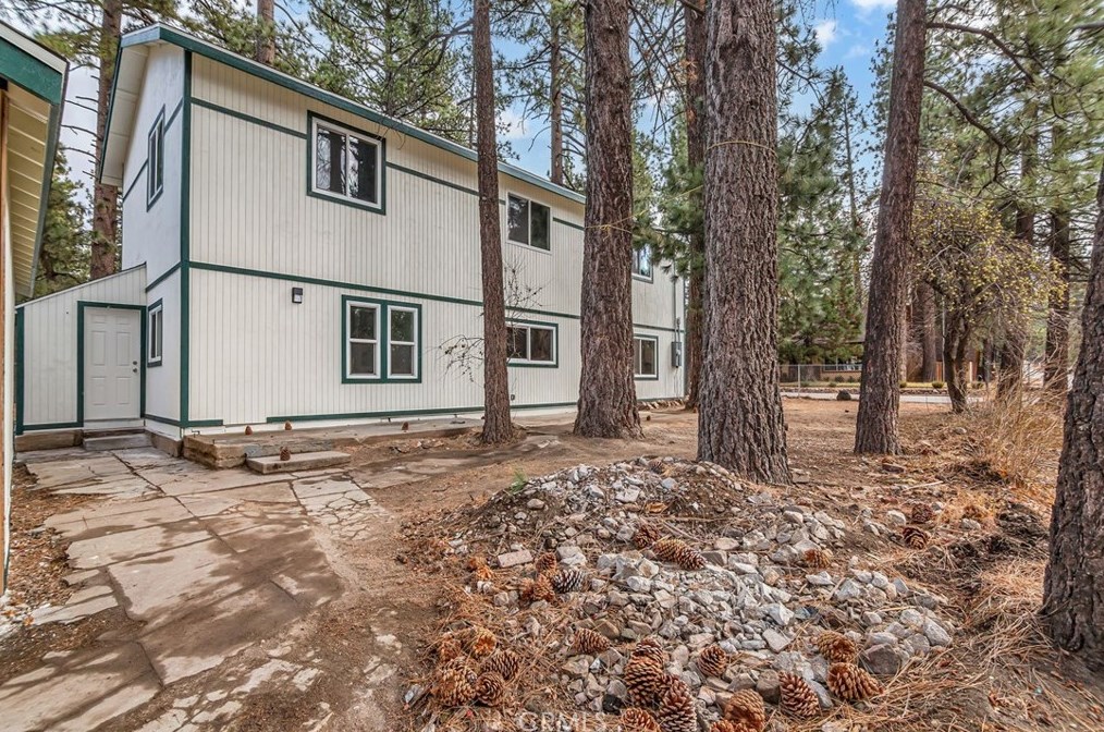 345 Country Clb Blvd, Big Bear City CA  92314-9048 exterior