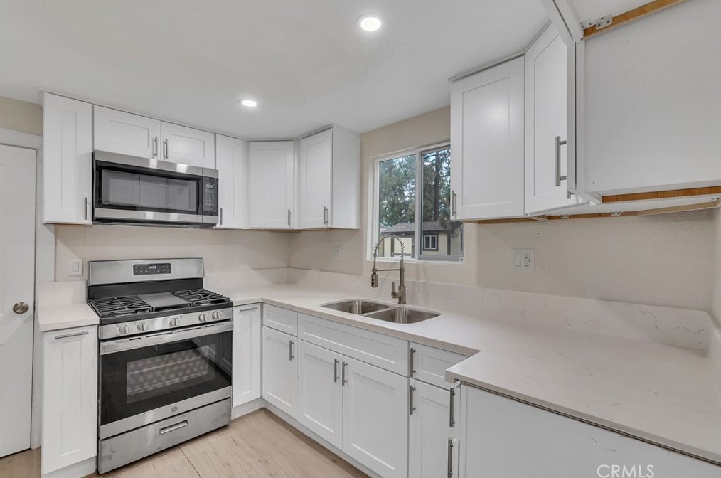 345 Country Clb Blvd, Big Bear City CA  92314-9048 exterior