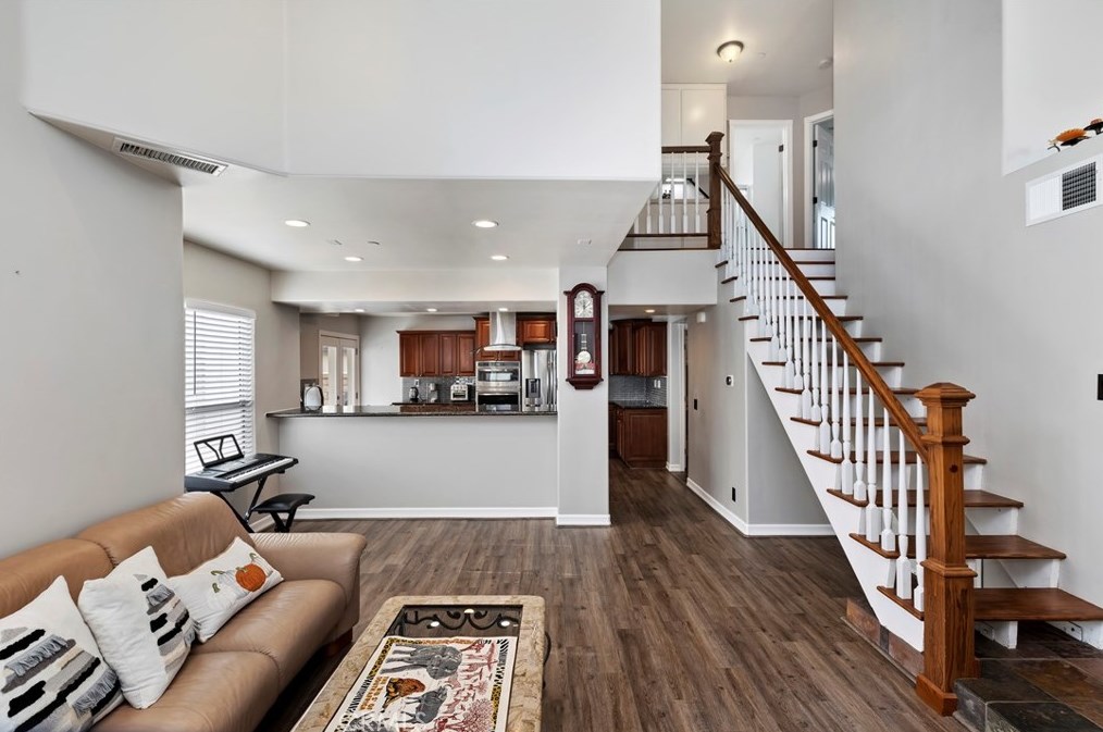 14233 Weeping Willow Ln, Fontana CA  92337-0721 exterior