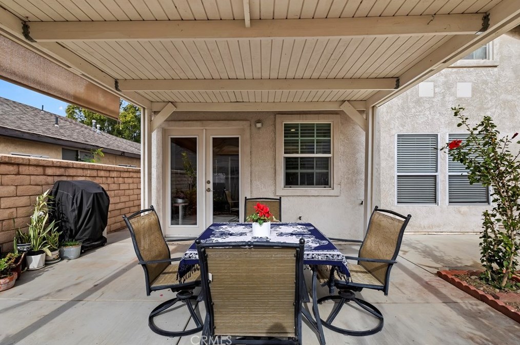 14233 Weeping Willow Ln, Fontana CA  92337-0721 exterior