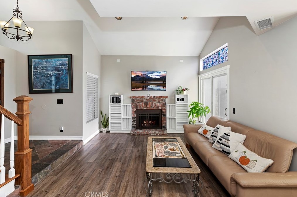 14233 Weeping Willow Ln, Fontana CA  92337-0721 exterior