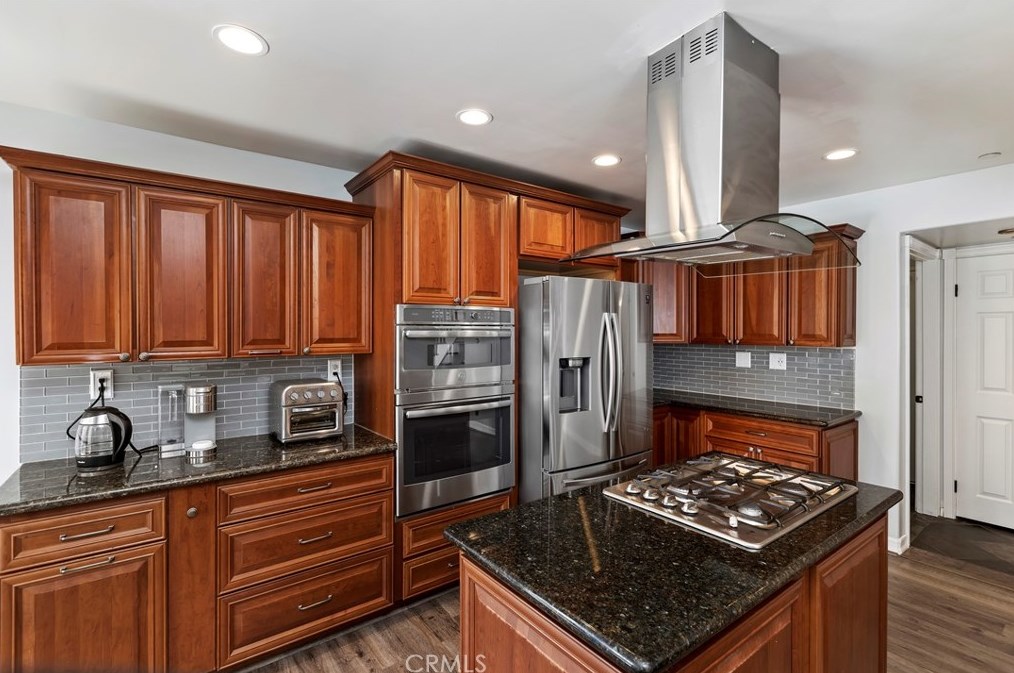 14233 Weeping Willow Ln, Fontana CA  92337-0721 exterior