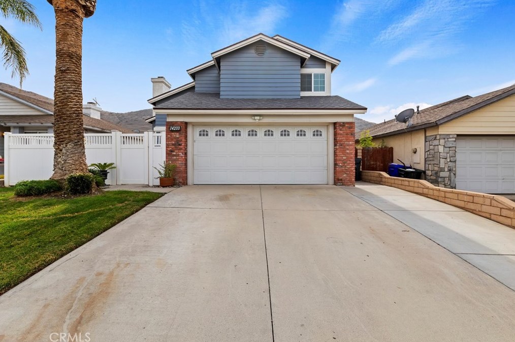 14233 Weeping Willow Ln, Fontana CA  92337-0721 exterior