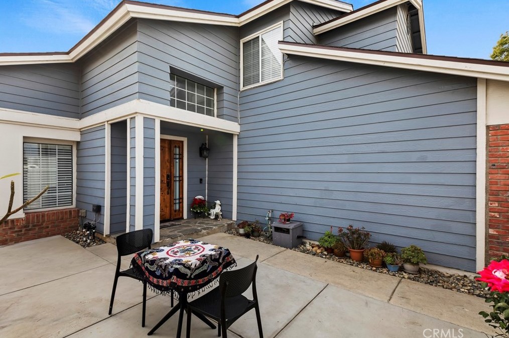 14233 Weeping Willow Ln, Fontana CA  92337-0721 exterior