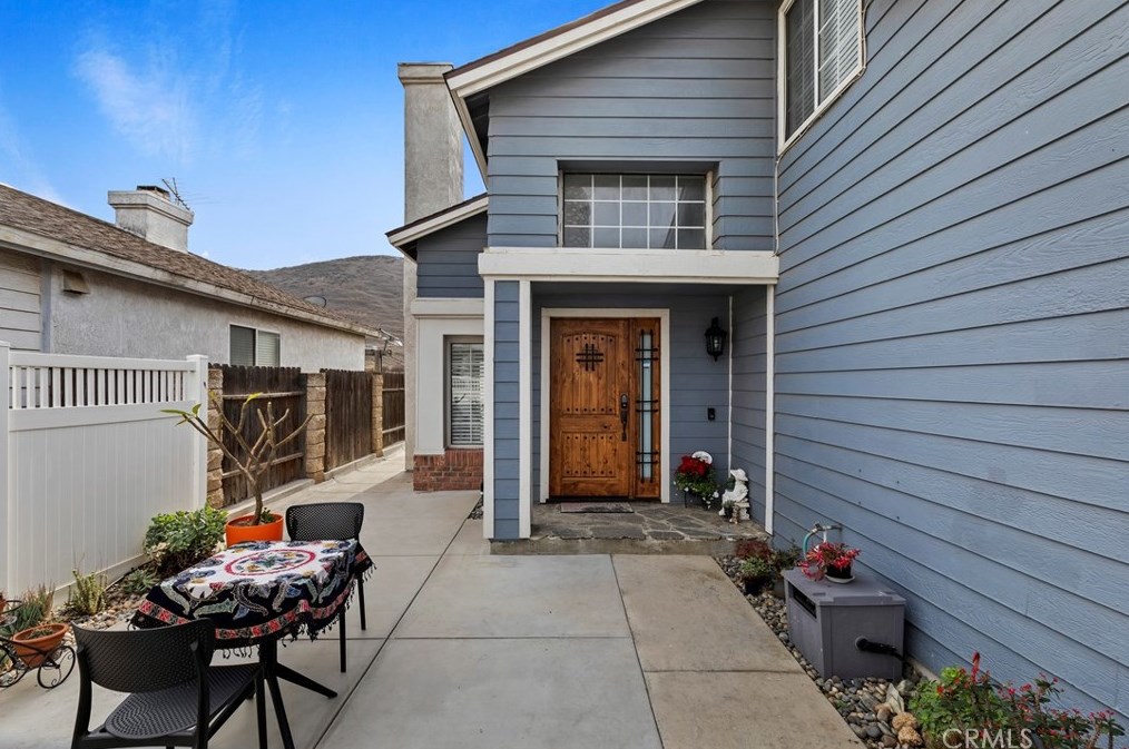 14233 Weeping Willow Ln, Fontana CA  92337-0721 exterior