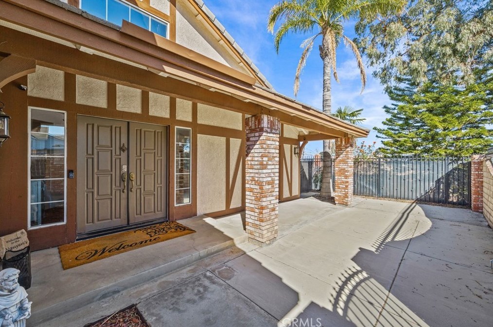 11233 Cadbury Dr, Riverside CA  92505-2268 exterior