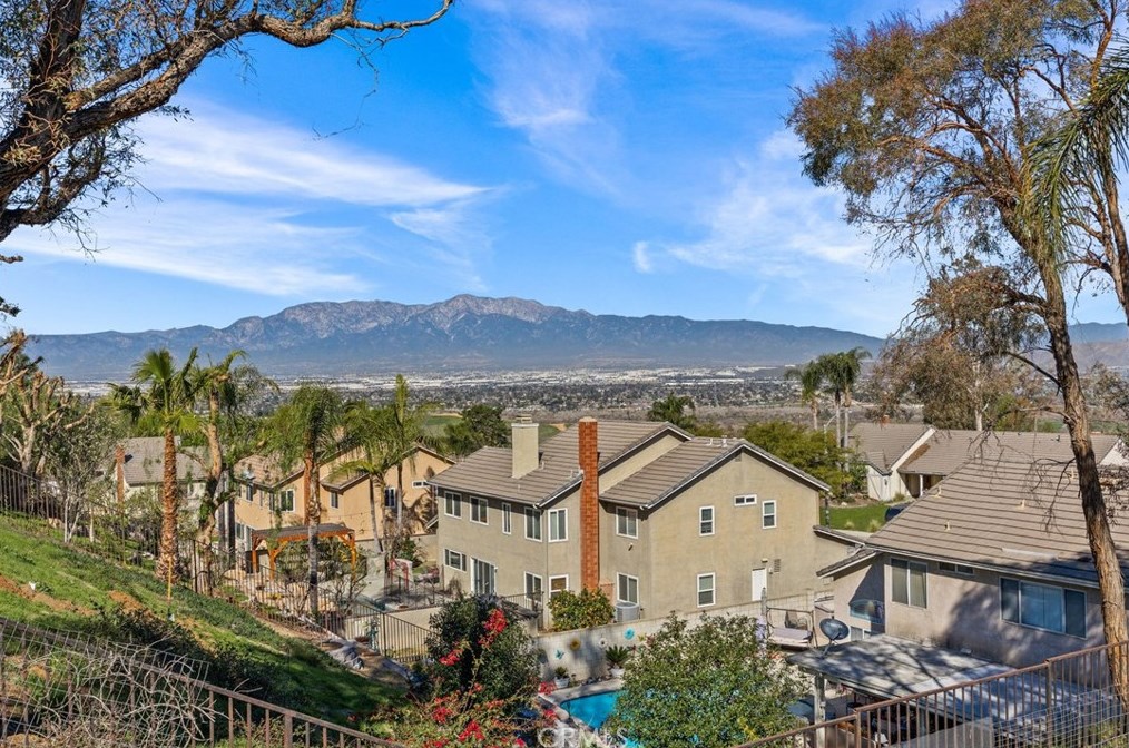 11233 Cadbury Dr, Riverside CA  92505-2268 exterior