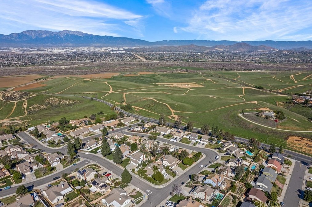 11233 Cadbury Dr, Riverside CA  92505-2268 exterior
