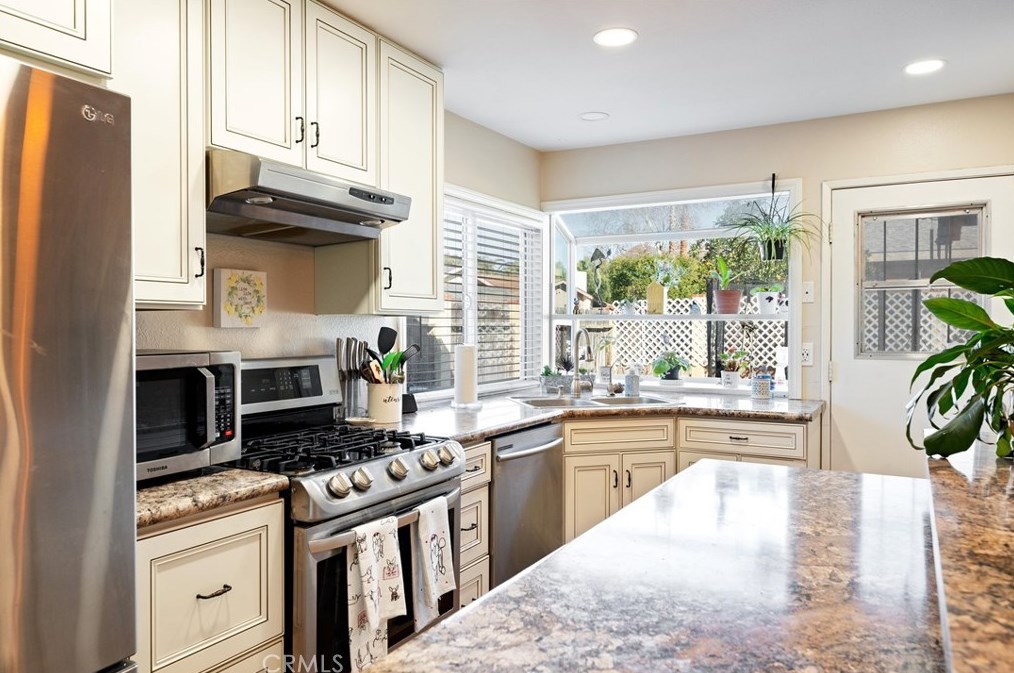 4278 Mill Creek St, Riverside CA  92509-6664 exterior
