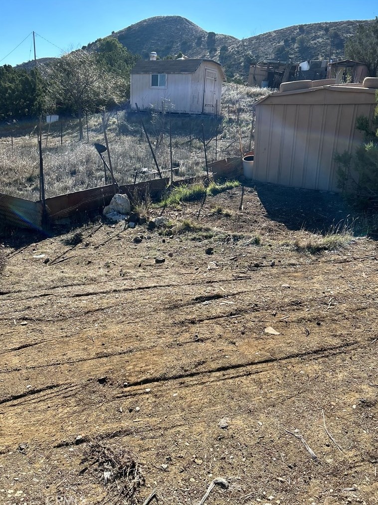 6211 Hubbard Rd, Acton CA  93510-1624 exterior