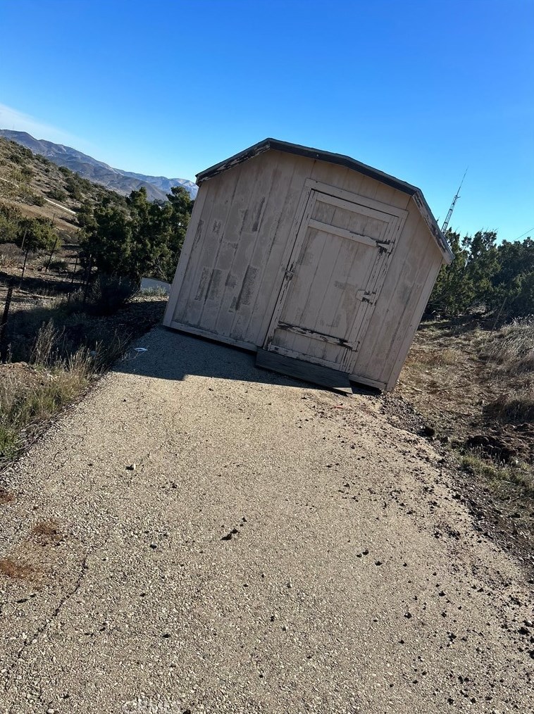 6211 Hubbard Rd, Acton CA  93510-1624 exterior