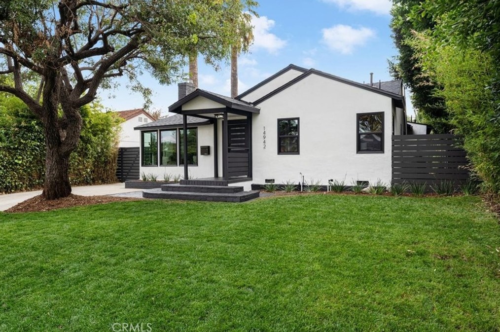 14942 Camarillo St, Van Nuys CA  91403-2004 exterior