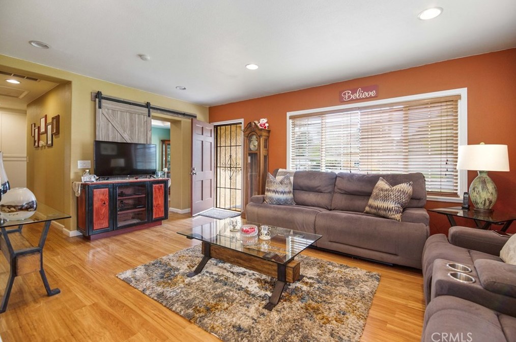 3892 Roblyn St, Riverside CA  92504-2946 exterior