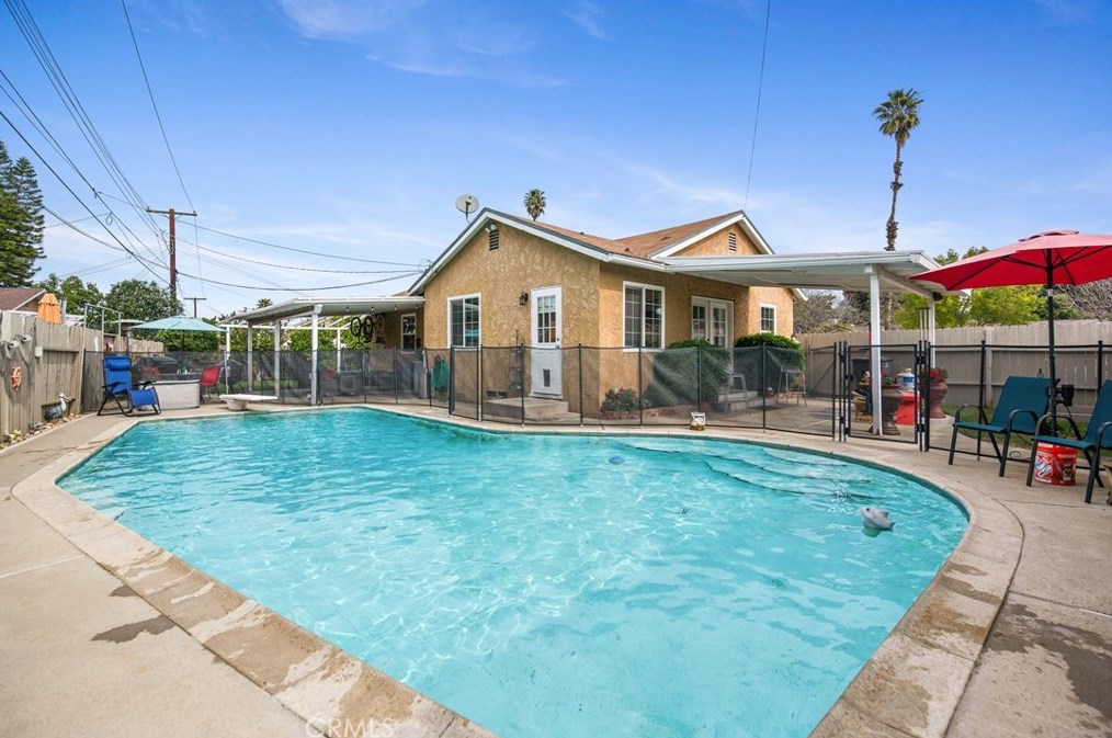 3892 Roblyn St, Riverside CA  92504-2946 exterior