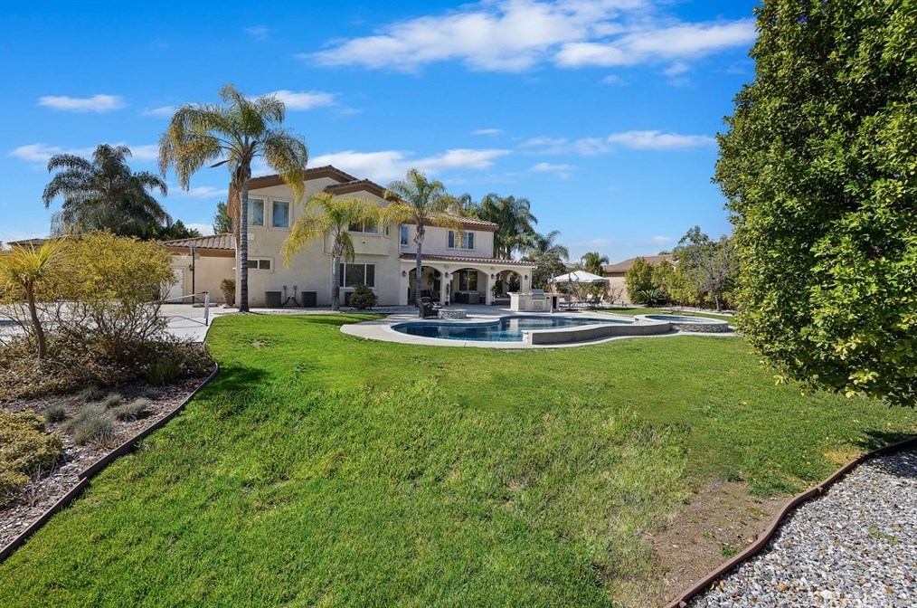 1987 Sycamore Hill Dr, Riverside CA  92506-4669 exterior