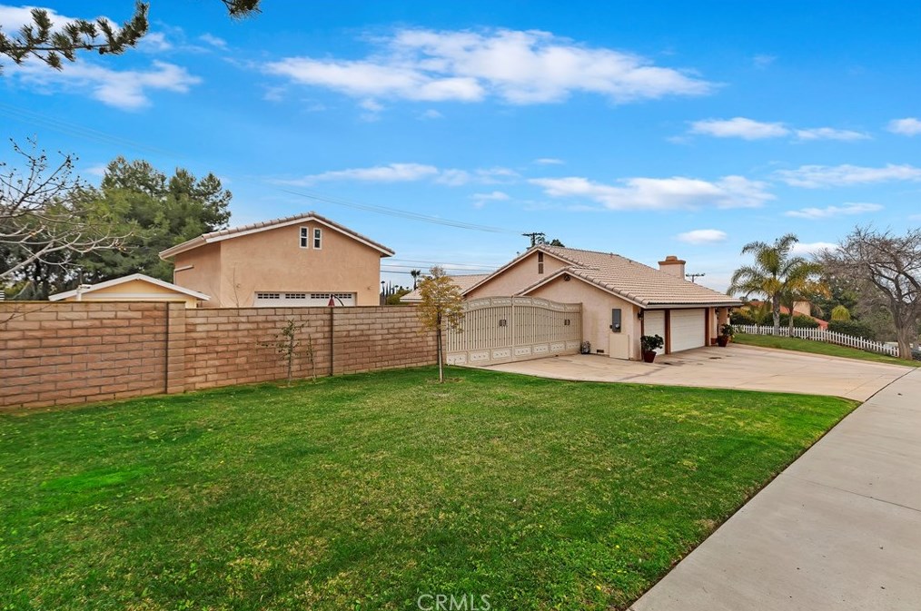 6307 Westview Dr, Riverside CA  92506-5325 exterior