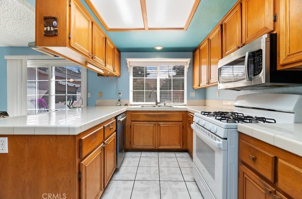 14416 Sylvester Dr, Moreno Valley CA  92553-4962 exterior