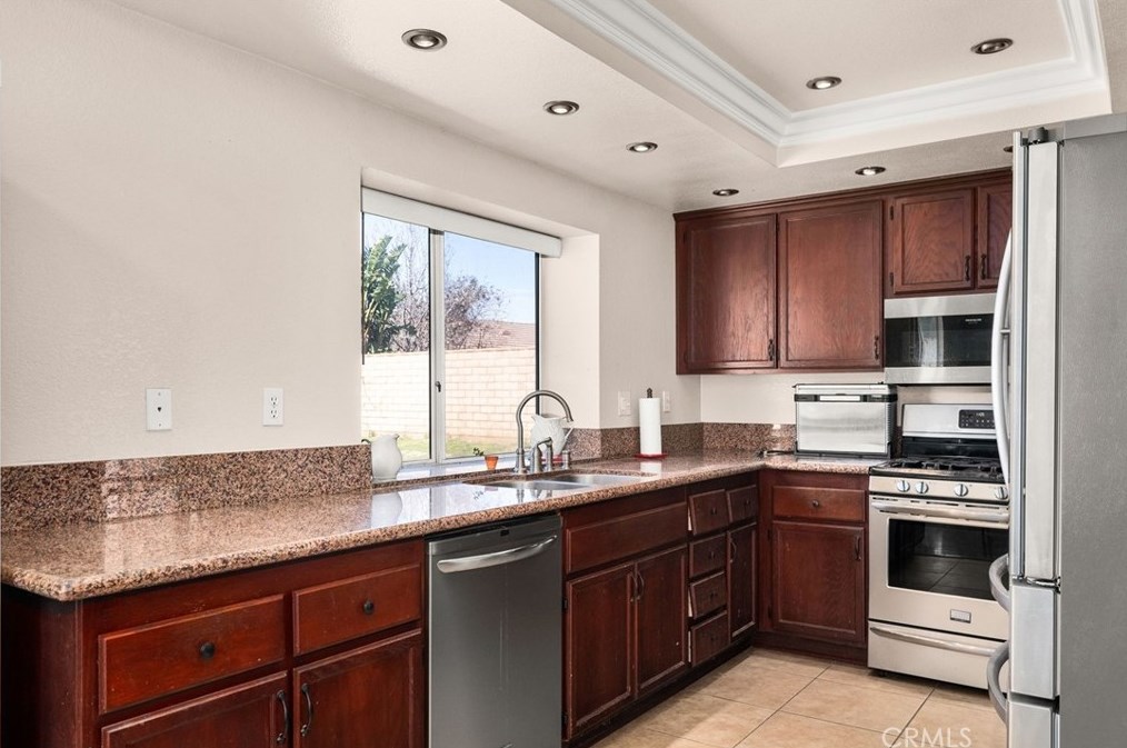 4337 Greystone Cir, Riverside CA  92509-0608 exterior