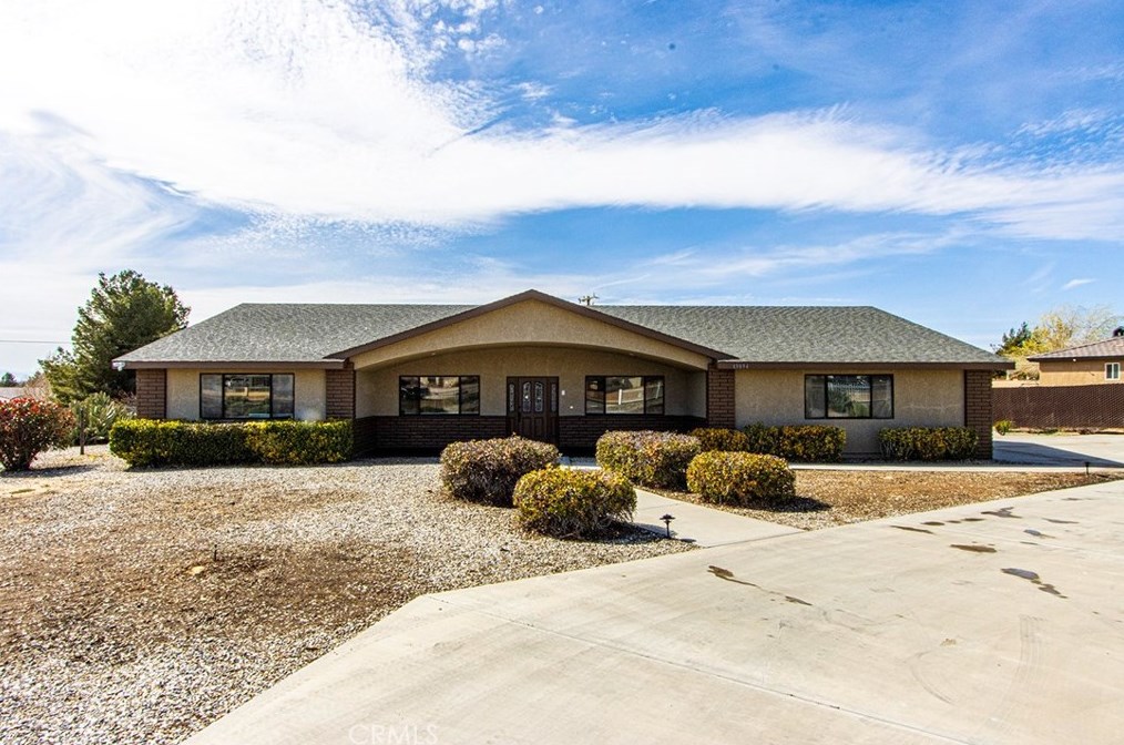 13094 Olathe Rd, Apple Valley CA  92308-4516 exterior