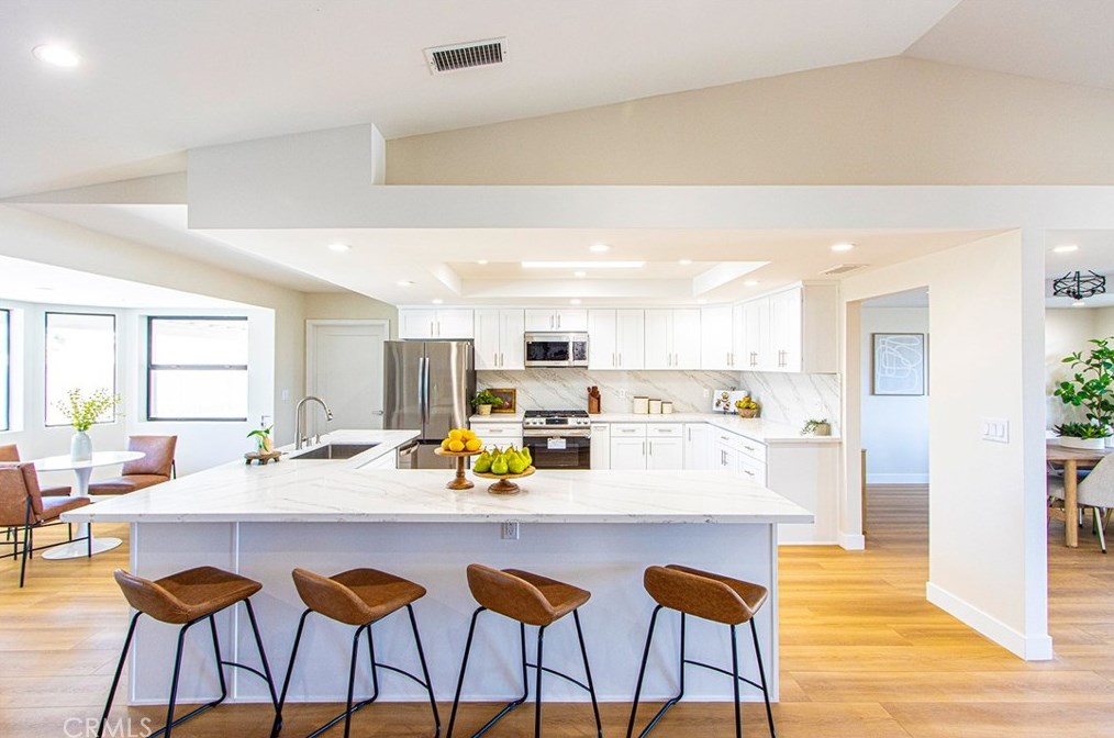 13094 Olathe Rd, Apple Valley CA  92308-4516 exterior