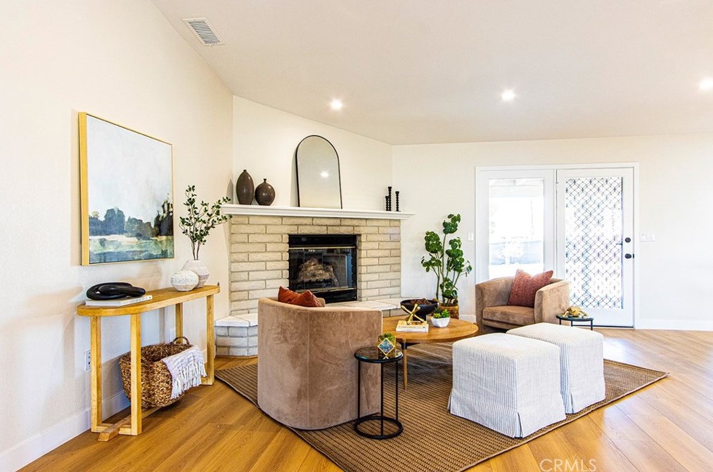 13094 Olathe Rd, Apple Valley CA  92308-4516 exterior