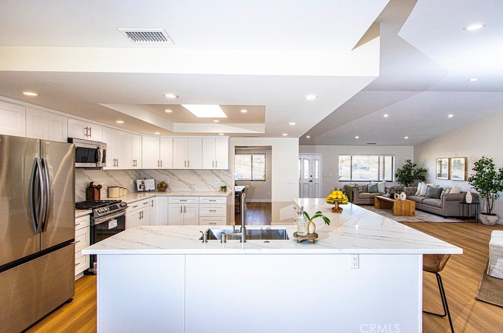 13094 Olathe Rd, Apple Valley CA  92308-4516 exterior