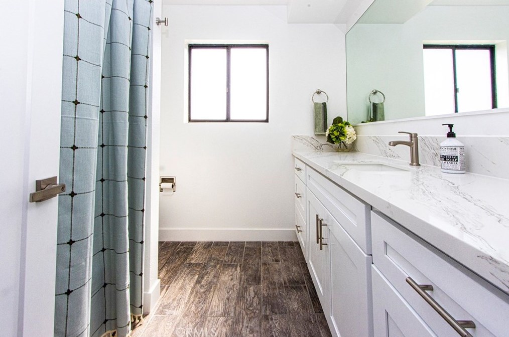 13094 Olathe Rd, Apple Valley CA  92308-4516 exterior